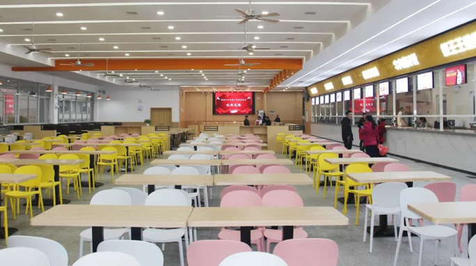 衡阳核工业卫生学校食堂